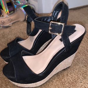 Black wedges